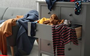 Will movers move dressers with clothes in them?